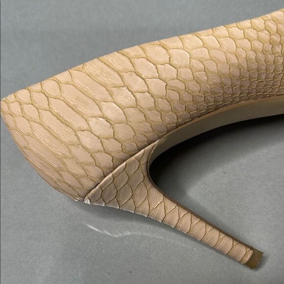 🤎 BCBGeneration Nude Faux Snakeskin Pointed Toe Heels – Size 5.5
(1523) - Picture 11 of 12